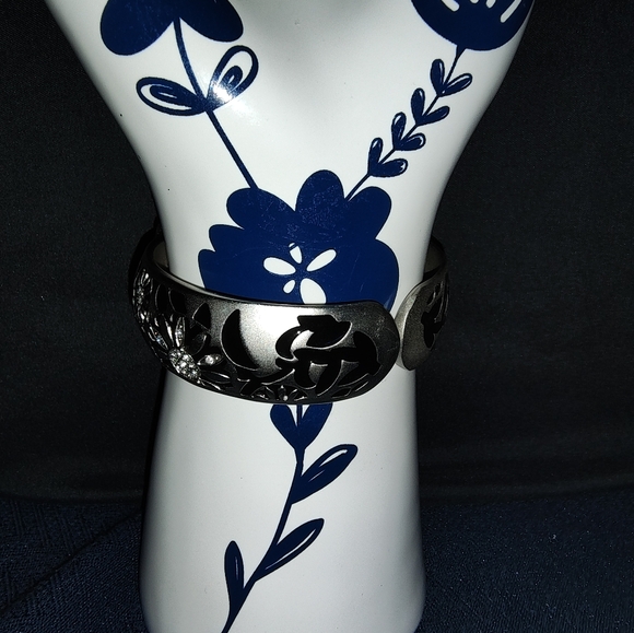 Black detail blingy floral watch - Picture 3 of 3